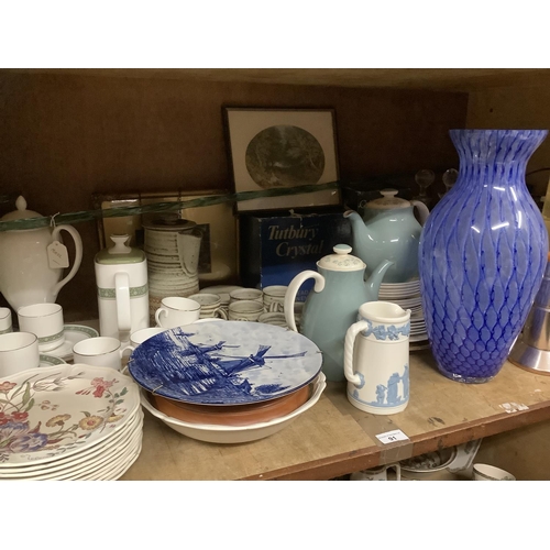 91 - A Royal Doulton duck egg tea service, a Wedgwood jug, a studio pottery coffee set and other ceramics... 