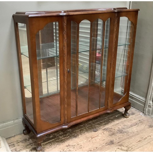 422 - A 1940s display cabinet, 105cm wide