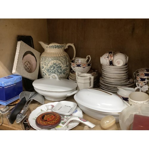 56 - An Edwardian china tea service together with a quantity of 20th century royal commemorative ware, si... 