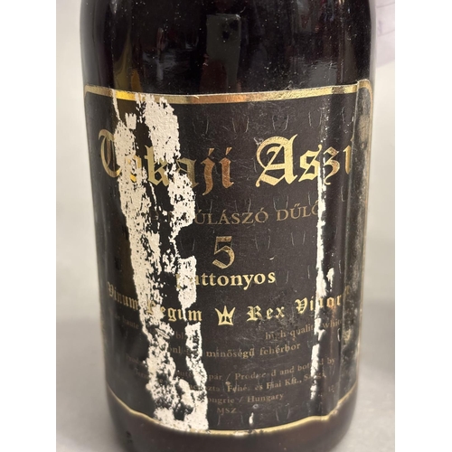 76 - TOKAJI ASSORTED WINES, 4 50CL HALF LITRE BOTTLES; Tokaji Aszu Puttonyos 1988, 1 half litre bottle, T... 