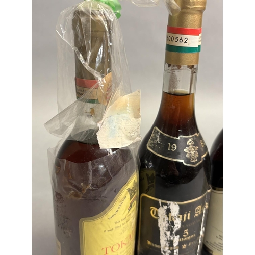 76 - TOKAJI ASSORTED WINES, 4 50CL HALF LITRE BOTTLES; Tokaji Aszu Puttonyos 1988, 1 half litre bottle, T... 