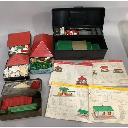 118 - A child's 1950's Bayko building set (incomplete) with instruction manuals