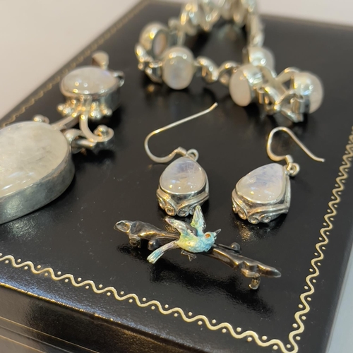 342 - A suite of labradorite set jewellery including ear pendants, bracelet and pendant together with a la... 