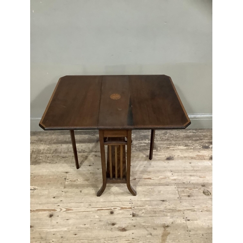 401 - An Edwardian mahogany and satinwood cross banded Sutherland table inlaid to the centre with a circul... 