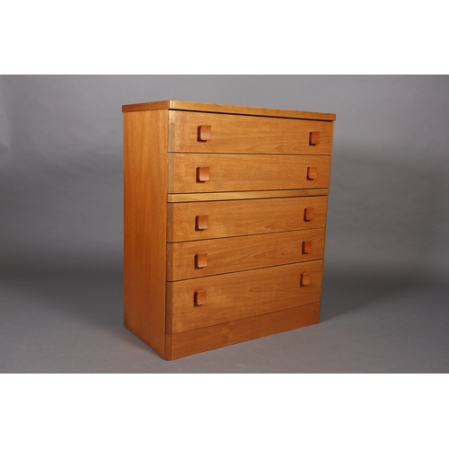 86 - A Stag teak chest c1980s, of five graduated drawers with curved handles on a plinth base, 82cm wide ... 