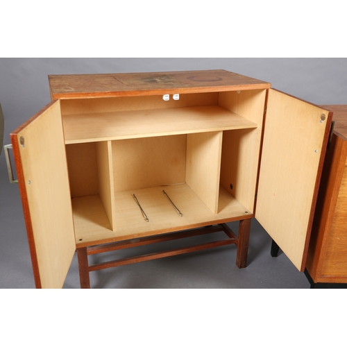 91 - A teak hi-fi cabinet with two lift up tops with divided interior, black apron and on tapered legs (n... 