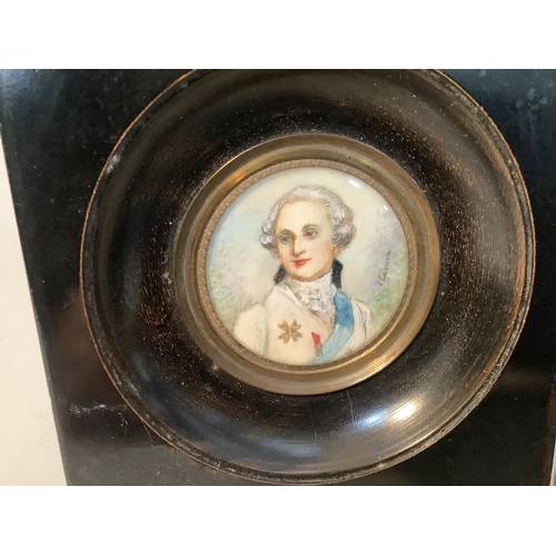 15 - A pair of early 20th century portrait miniatures of Marie-Antoinette and Louis XVI, circular, painte... 