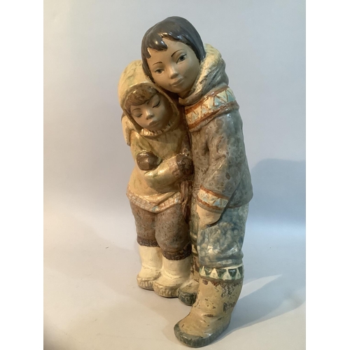 2 - A large Lladro Gres group 'Inuit boy and girl' no. 2038 designed by Juan Huerta, with Lladro mark to... 