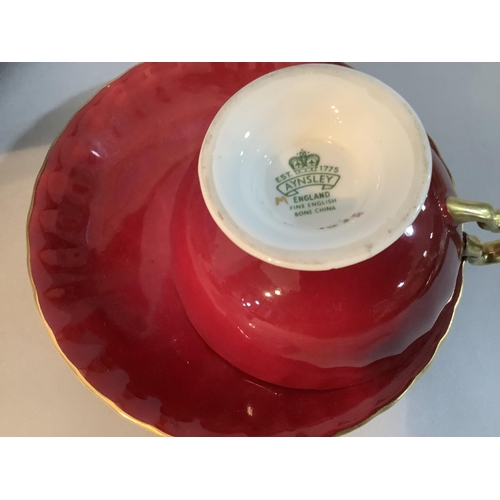 327 - A Spode Coot pattern tureen and cover with moulded finial, a Malingware iridescent plate, a Held Har... 