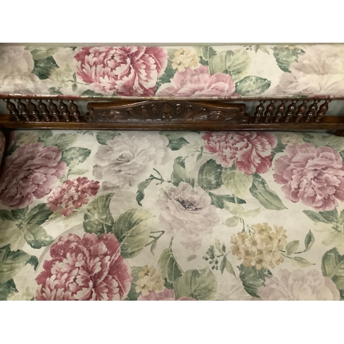 456 - A late Victorian stained beech chaise lounge with spindle back, upholstered in printed floral Heming... 