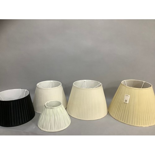 246 - A quantity of pleated silk lampshades, various sizes (4)