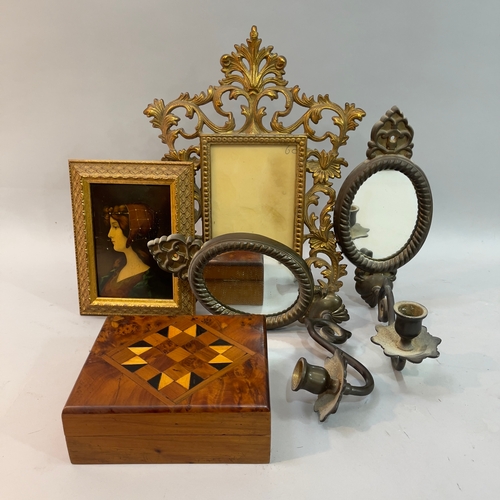 232 - A 19th century walnut box, the figured lid inlaid with a fruitwood and ebony squares, 15.5cm wide x ... 