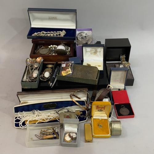 366 - A small collection of 20th Century costume jewellery, ladies' and gentlemen's wristwatches, fob watc... 