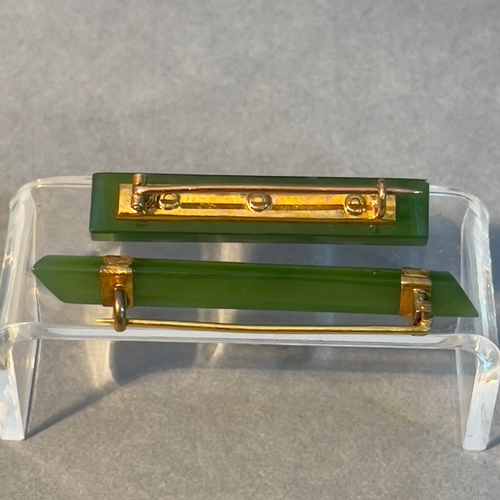 375 - Two early 20th century nephrite bar brooches both with 9ct gold fittings