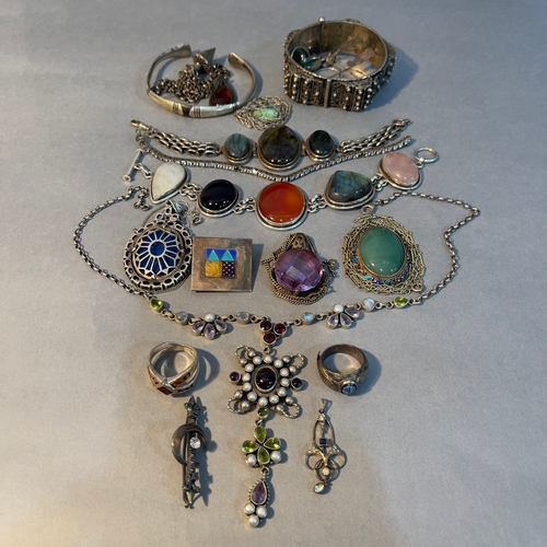 391 - A collection of silver jewellery including rings, bangles, bracelet, pendants and brooches variously... 