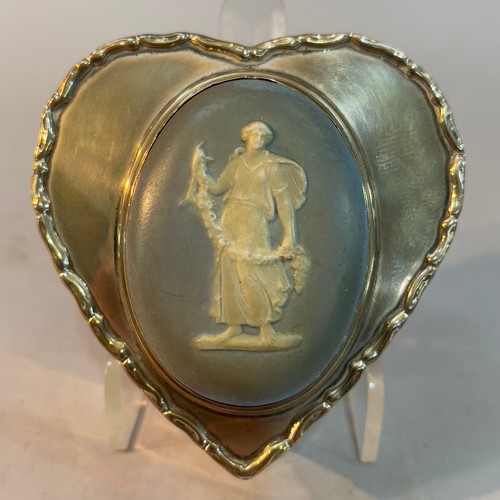 51 - A silver heart-shaped trinket box, the cover mounted with a collet-set blue jasper cameo, Chester 19... 