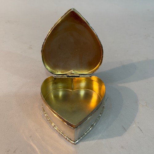 51 - A silver heart-shaped trinket box, the cover mounted with a collet-set blue jasper cameo, Chester 19... 