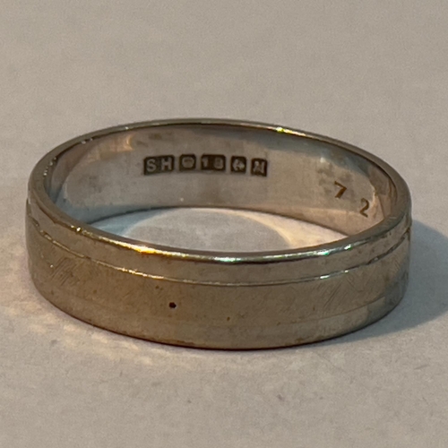 210 - A wedding ring in 18ct. white gold, approximate weight 3g