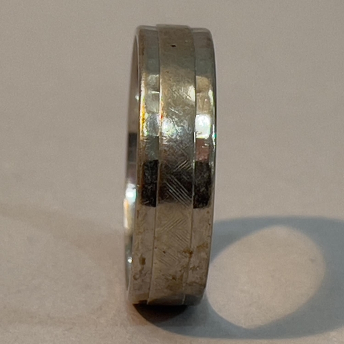 210 - A wedding ring in 18ct. white gold, approximate weight 3g