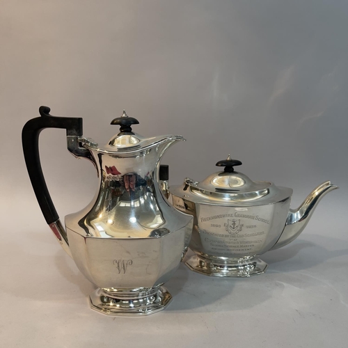 160 - A George V silver teapot and hot water jug Sheffield 1938 for Frank Cobb and Co Ltd both of oval oct... 