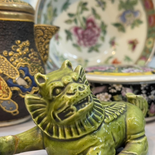 122 - A famille rose bowl enamelled with gilt, a similar plate, a famille noir ginger jar and cover, a gin... 