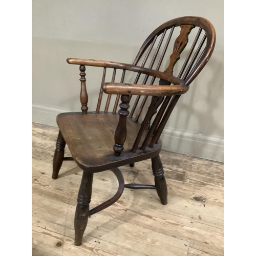 279 - An elm Windsor chair with spindle and splat back on turned cut-down legs