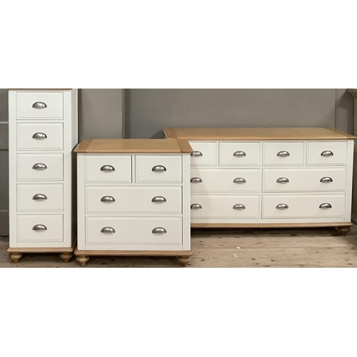 284 - A Cotswold beech bedroom suite painted off white, with a bank of four short above four long drawers ... 