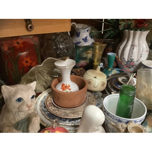 51 - A Chinese blue and white large jug, a blue and white toilet jug and bowl, multicoloured glass vase, ... 