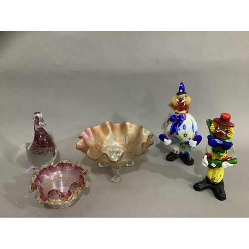 95 - Two Murano glass clowns, a carnival glass bowl, a cranberry glass bowl having frilled rim and aventu... 