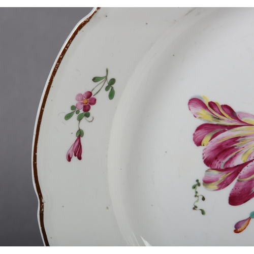 98 - AN 18TH CENTURY HOCHST PORCELAIN PLATE, polychrome painted with tulip, peony and other blossom, brow... 