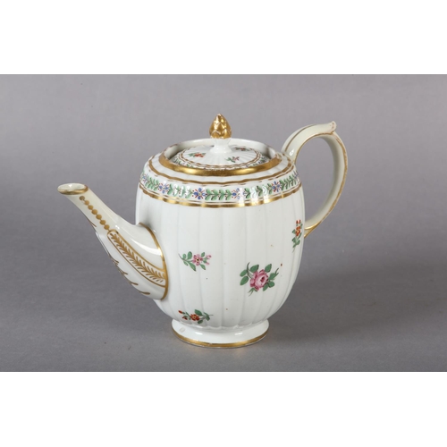 104 - AN 18TH CENTURY TEAPOT, the lid having an acorn gilt finial, the fluted body of barrel shape painted... 