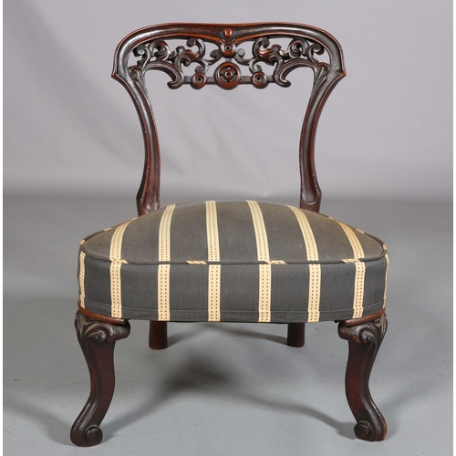 394 - A VICTORIAN MAHOGANY NURSING CHAIR, with pierced foliate carved open back, upholstered seat, on cabr... 