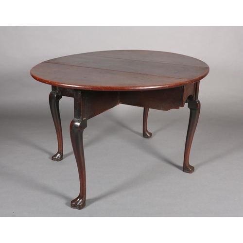 370 - A GEORGE III MAHOGANY PEMBROKE DINING TABLE, oval, having twin drop leaves, arched apron, on cabriol... 