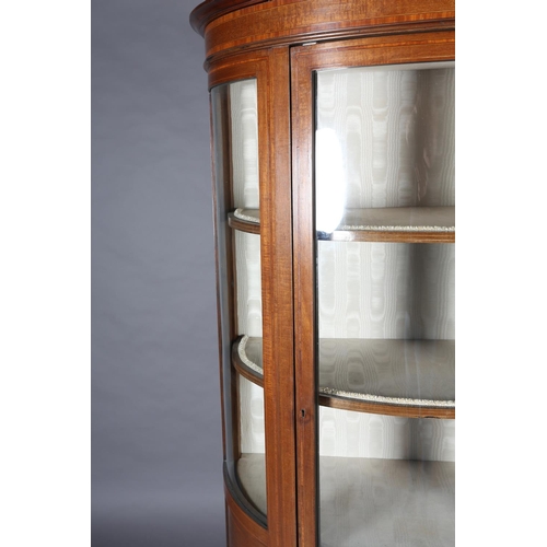 405 - AN EDWARD VII MAHOGANY AND SATINWOOD BOW FRONTED DISPLAY CABINET, crossbanded, having a moulded corn... 