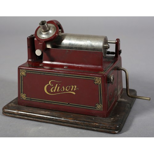 45 - AN EDISON RED GEM PHONOGRAPH, serial no 317574D, 4 to 2 minute play, gilt and black transfer  decora... 