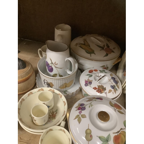 124 - A collection of Royal Worcester Evesham gold tableware comprising three vegetable dishes and covers,... 