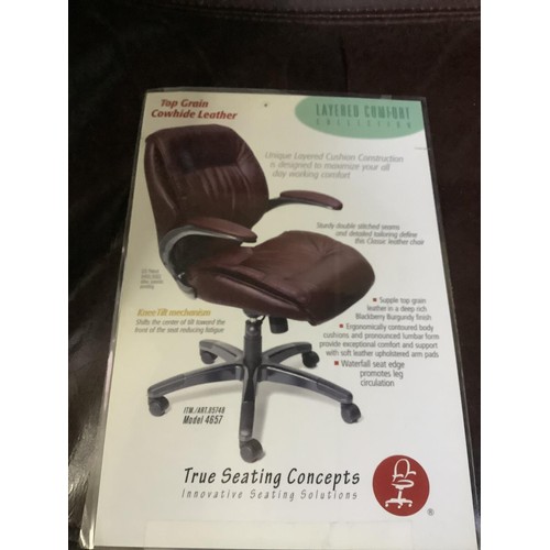 464 - An executive leather upholstered swivel chair