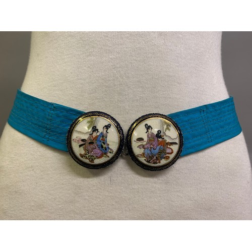 150 - An early 20th Century Japanese belt buckle, an exquisite example of hand painted enamel and gilded p... 