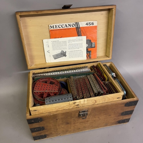 99 - A quantity of Meccano in a three-tier wooden case, including a large number of brass gears, pinions ... 