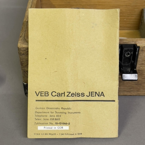 40 - A pre-1990, boxed Nivellier Ni 030 engineers level with Zeiss Jena optics and instruction manual