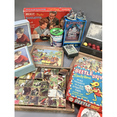 80 - Parlour games, playing cards, Victory and other jigsaws including wooden jigsaws, picture blocks, ba... 