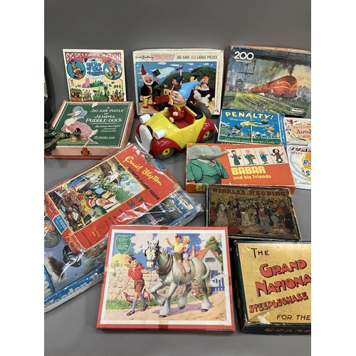 80 - Parlour games, playing cards, Victory and other jigsaws including wooden jigsaws, picture blocks, ba... 