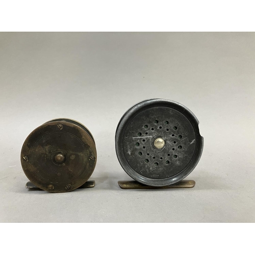 260 - A Hardy's Alnwick fly fishing reel (at fault) and a brass rimmed fly fishing reel unnamed (2)