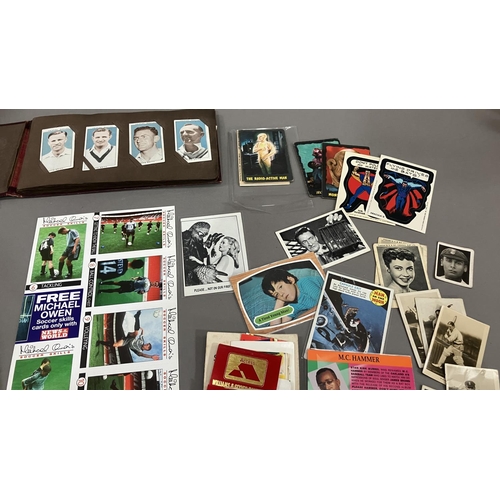 160 - A large quantity of mixed cigarette and trade cards, including Captain Scarlett and the Mysterons, U... 