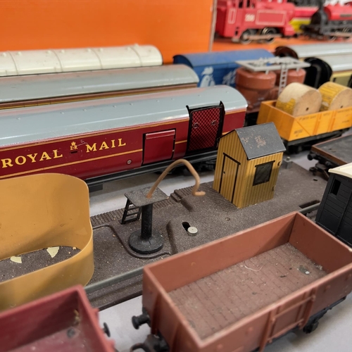 100 - A collection of Hornby and Hornby Dublo locomotives and rolling stock, including a 92220 Evening Sta... 