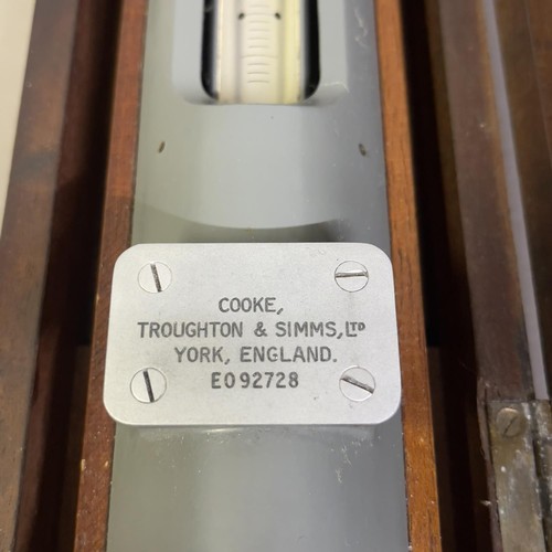 38 - A master standard calibration level by Cooke, Troughton & Simms Ltd of York in fitted mahogany case