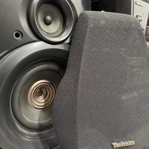 50 - A Technics SC-EH60 component hifi system with Dolby Pro Logic surround sound, including five speaker... 