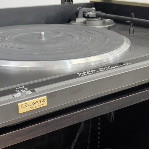 51 - A Technics separates tower system hifi, comprising of SL-Q210 direct drive turntable, SU-Z55 integra... 