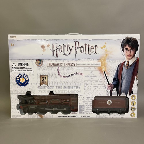 183 - A battery operated Harry Potter Hogwarts Express remote control train set by Hornby Lionel, includin... 