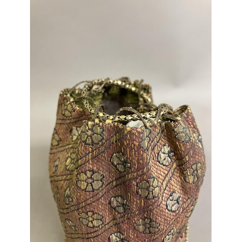 135 - Antique, early 19th century small size bags: the first made from panels of patterned, woven silk, pr... 